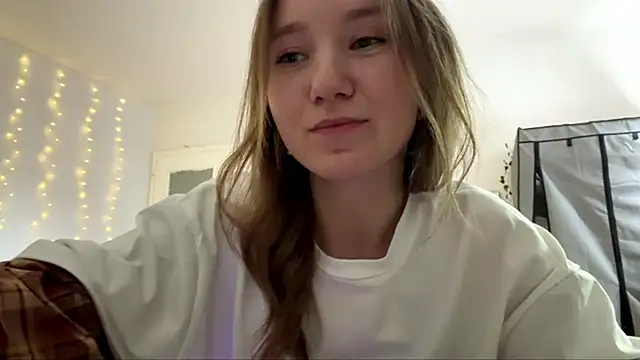 Snapshot of smalllisa chatting on 06-03-26, 04:56 smalllisa online show from 06-03-26, 04:56