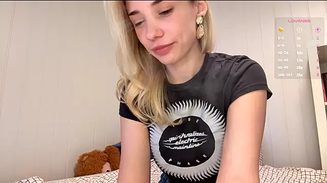 Snapshot of OlyMayer chatting on 07-14-26, 09:14 OlyMayer online show from 07-14-26, 09:14