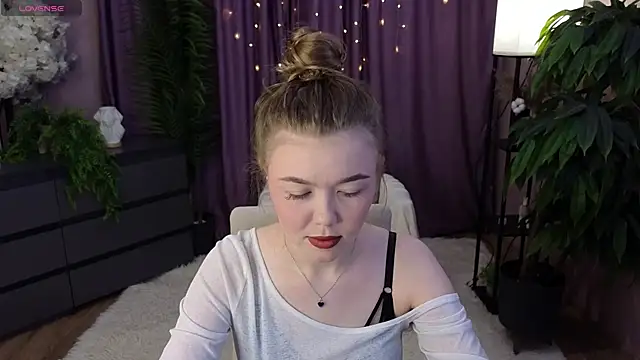 Lina deels online show from 06-25-26, 07:29