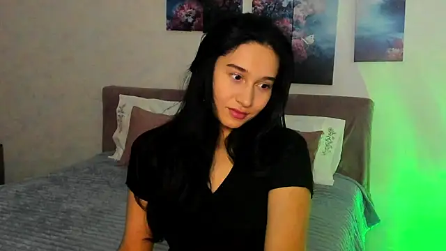 Snapshot of Camilla__Noor chatting on 06-18-26, 05:06 Camilla Noor online show from 06-18-26, 05:06