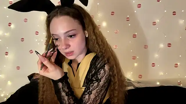 Snapshot of itskylieee chatting on 07-02-26, 12:44 itskylieee online show from 07-02-26, 12:44