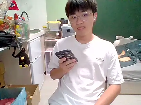 Snapshot of Yang_571 chatting on 06-11-26, 04:27 Yang 571 online show from 06-11-26, 04:27