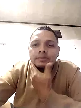 Snapshot of EnzoDesire chatting on 07-01-26, 07:43 EnzoDesire online show from 07-01-26, 07:43