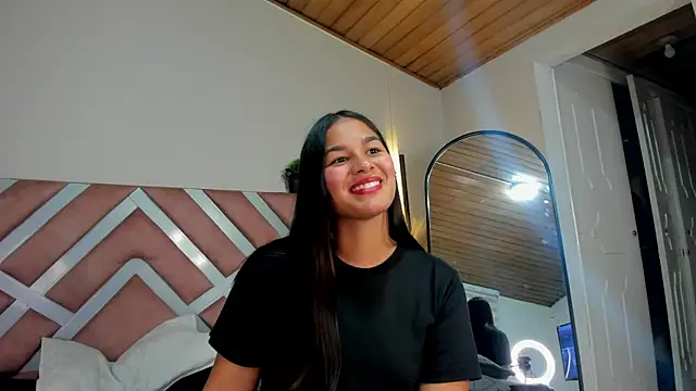 Layra rous online show from 06-16-26, 03:53