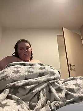 Snapshot of chubbyqueenbb chatting on 06-17-26, 11:23 chubbyqueenbb online show from 06-17-26, 11:23