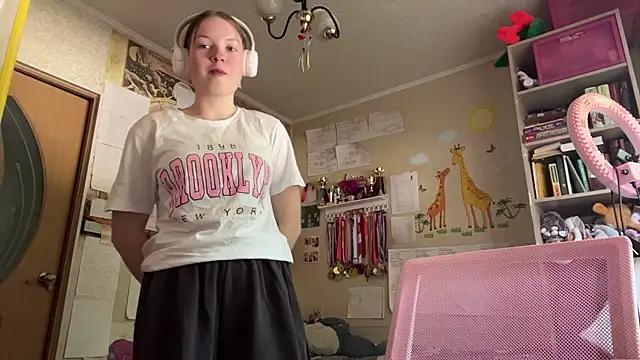 Aileyn online show from 06-07-26, 08:18