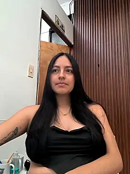 Snapshot of SophiCastro09_ chatting on 06-06-26, 12:32 SophiCastro09 online show from 06-06-26, 12:32