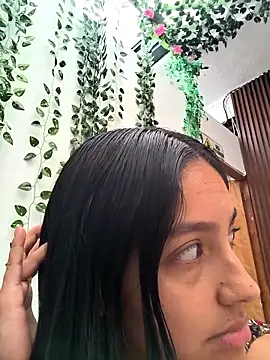 Snapshot of SophiCastro09_ chatting on 06-12-26, 02:38 SophiCastro09 online show from 06-12-26, 02:38