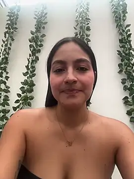 Snapshot of SophiCastro09_ chatting on 07-18-26, 04:33 SophiCastro09 online show from 07-18-26, 04:33