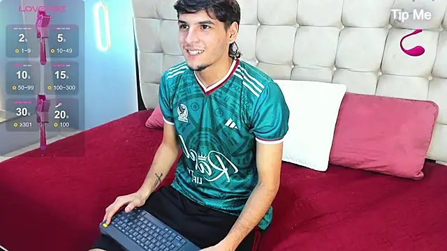 Snapshot of Zack23__ chatting on 07-05-26, 03:13 Zack23 online show from 07-05-26, 03:13