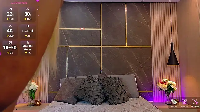 Charlotte-Brandt online show from 06-18-26, 04:02