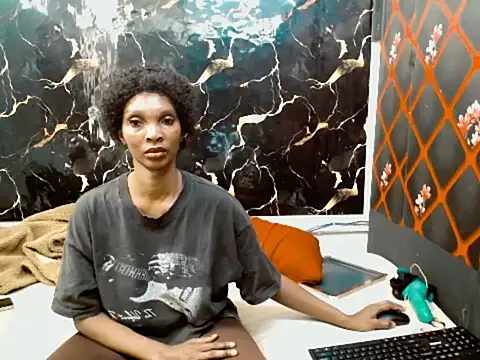 Caramelminxx  online show from 06-29-26, 07:25