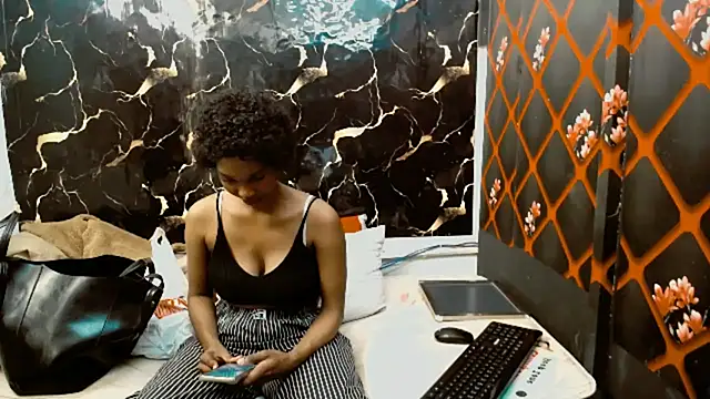 Caramelminxx  online show from 07-08-26, 07:24