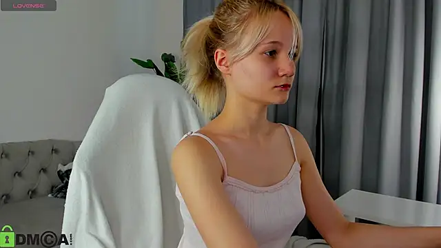Bunny Elsy online show from 06-18-26, 11:47