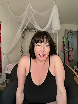 Snapshot of juliee1979 chatting on 06-25-26, 06:12 juliee1979 online show from 06-25-26, 06:12