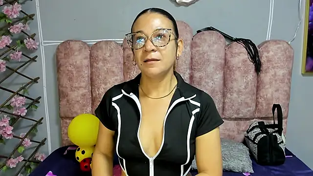 SexyNurseMia online show from 07-27-26, 12:45