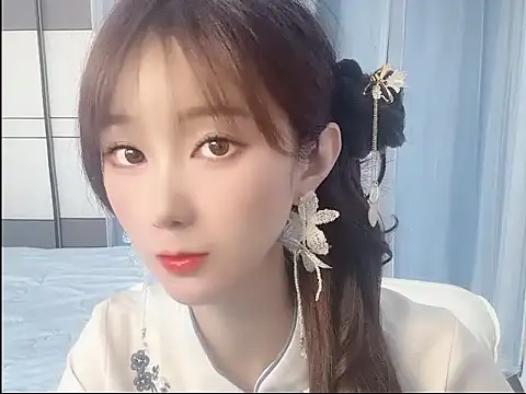 Snapshot of Vivi2222vivi chatting on 06-11-26, 02:22 Vivi2222vivi online show from 06-11-26, 02:22
