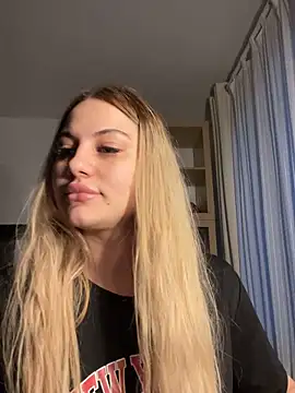 Snapshot of DariaSellen chatting on 06-13-26, 06:17 DariaSellen online show from 06-13-26, 06:17