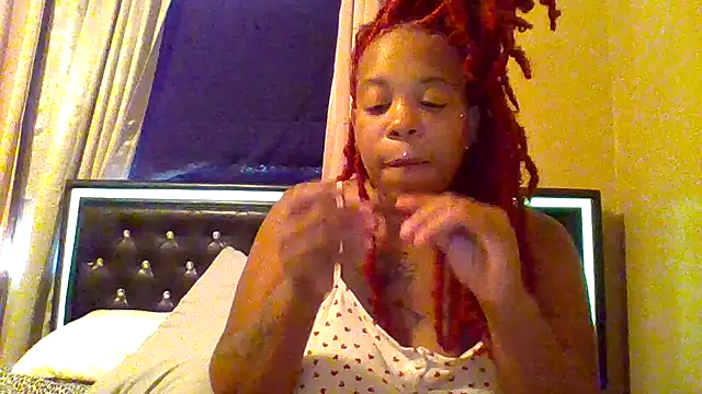 Snapshot of BoujieDee chatting on 07-28-26, 04:39 BoujieDee online show from 07-28-26, 04:39