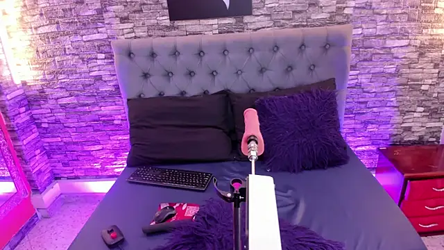 AngeliqueGirard online show from 07-20-26, 03:03
