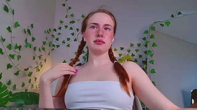 Snapshot of ChloeAster chatting on 07-21-26, 07:00 ChloeAster online show from 07-21-26, 07:00
