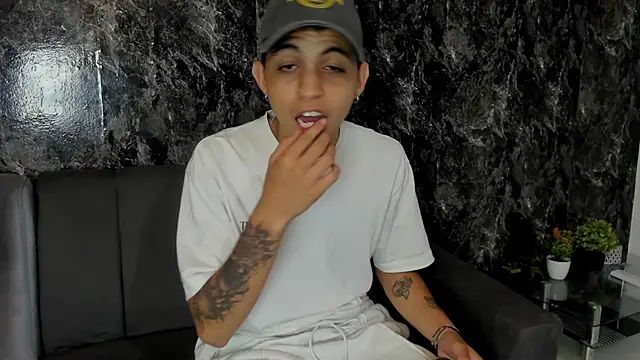 cameron lux77 online show from 07-19-26, 04:16