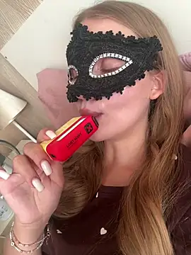 AlexandraMoore03 online show from 06-12-26, 12:04