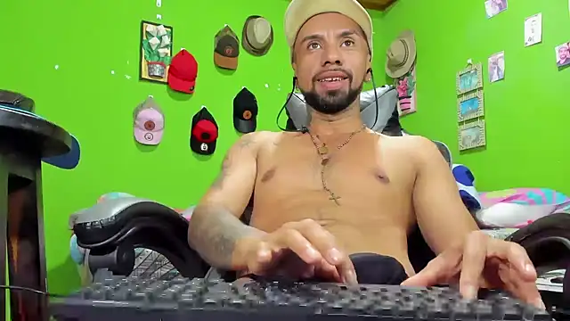 Snapshot of Arian_Pervert chatting on 11-06-25, 11:22 Arian Pervert online show from 11-06-25, 11:22