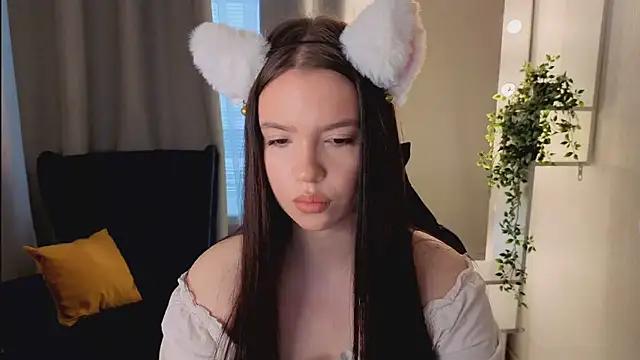 Snapshot of SilviaClar chatting on 06-11-26, 01:31 SilviaClar online show from 06-11-26, 01:31