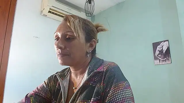 Snapshot of yesika_miller chatting on 06-09-26, 11:55 yesika miller online show from 06-09-26, 11:55