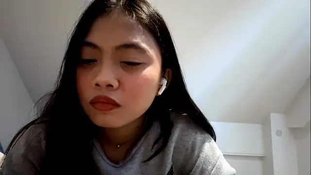 Snapshot of LelaZmiejko chatting on 06-12-26, 05:06 LelaZmiejko online show from 06-12-26, 05:06
