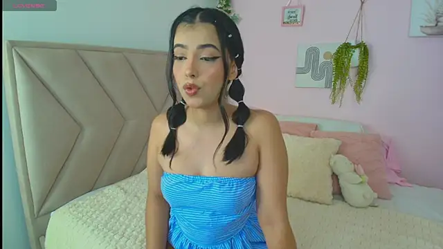 Snapshot of sweet_lara23 chatting on 07-16-26, 09:10 sweet lara23 online show from 07-16-26, 09:10