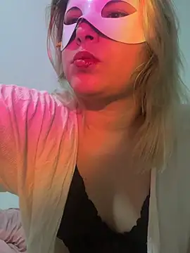 Snapshot of julybri chatting on 06-11-26, 03:26 julybri online show from 06-11-26, 03:26