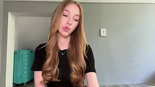 TraceyHowey online show from 06-24-26, 09:41