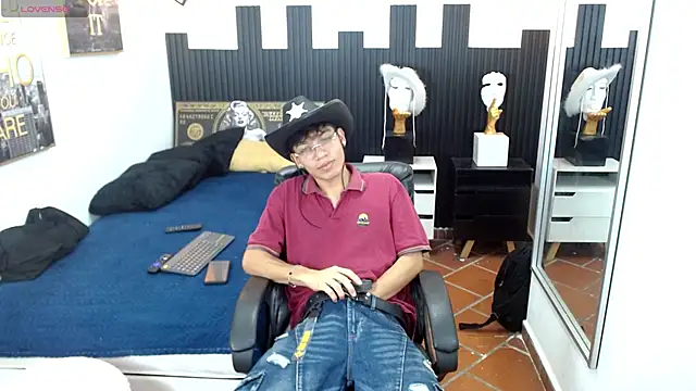 Snapshot of Jake_Falcon chatting on 06-11-26, 01:09 Jake Falcon online show from 06-11-26, 01:09