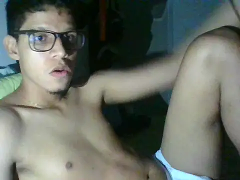 Snapshot of twink_vibes chatting on 06-19-26, 05:56 twink vibes online show from 06-19-26, 05:56