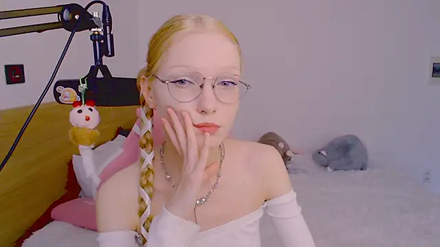 Snapshot of blush chatting on 07-05-26, 08:43 blush online show from 07-05-26, 08:43