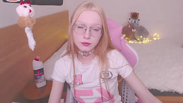Snapshot of blush chatting on 07-11-26, 01:03 blush online show from 07-11-26, 01:03