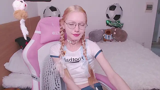 Snapshot of blush chatting on 07-15-26, 01:38 blush online show from 07-15-26, 01:38