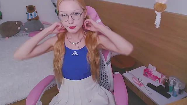 Snapshot of blush chatting on 07-19-26, 02:32 blush online show from 07-19-26, 02:32