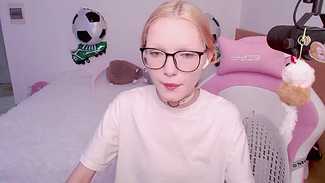 Snapshot of blush chatting on 07-24-26, 02:59 blush online show from 07-24-26, 02:59