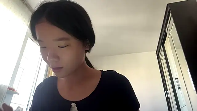 Mika strawberry online show from 06-23-26, 03:59