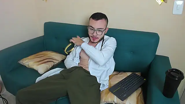 Snapshot of Matia_Zelvya chatting on 06-15-26, 01:02 Matia Zelvya online show from 06-15-26, 01:02