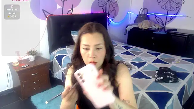 Snapshot of solhime chatting on 07-28-26, 01:21 solhime online show from 07-28-26, 01:21