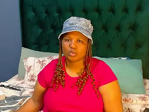 Snapshot of MISS_BLACKBERY chatting on 06-17-26, 10:10 MISS BLACKBERY online show from 06-17-26, 10:10
