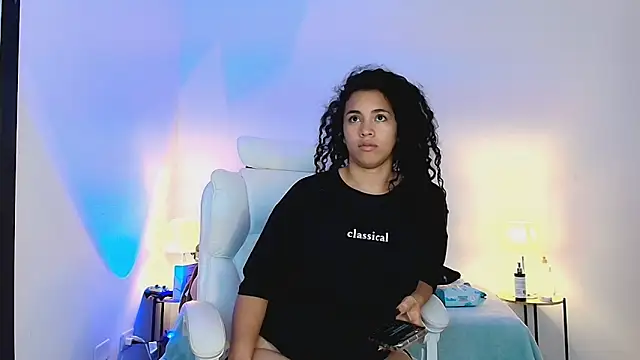 Snapshot of Isabella_Sophia19 chatting on 06-19-26, 10:46 Isabella Sophia19 online show from 06-19-26, 10:46