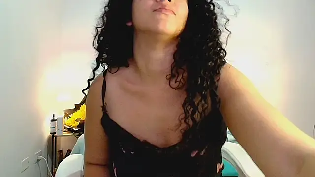 Snapshot of Isabella_Sophia19 chatting on 07-18-26, 04:38 Isabella Sophia19 online show from 07-18-26, 04:38