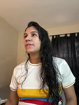 Snapshot of Veronica_M chatting on 06-27-26, 06:13 Veronica M online show from 06-27-26, 06:13
