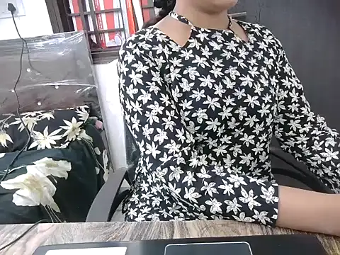 Bold-Divya1 online show from 06-16-26, 07:22