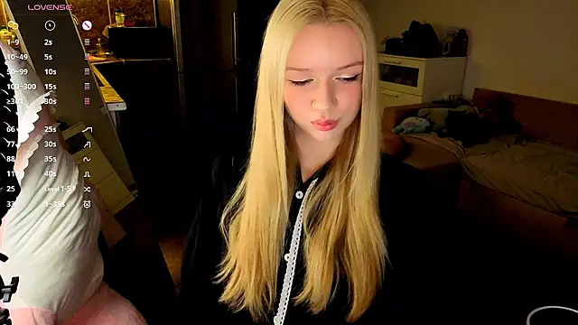 Snapshot of viyy chatting on 07-28-26, 07:39 viyy online show from 07-28-26, 07:39